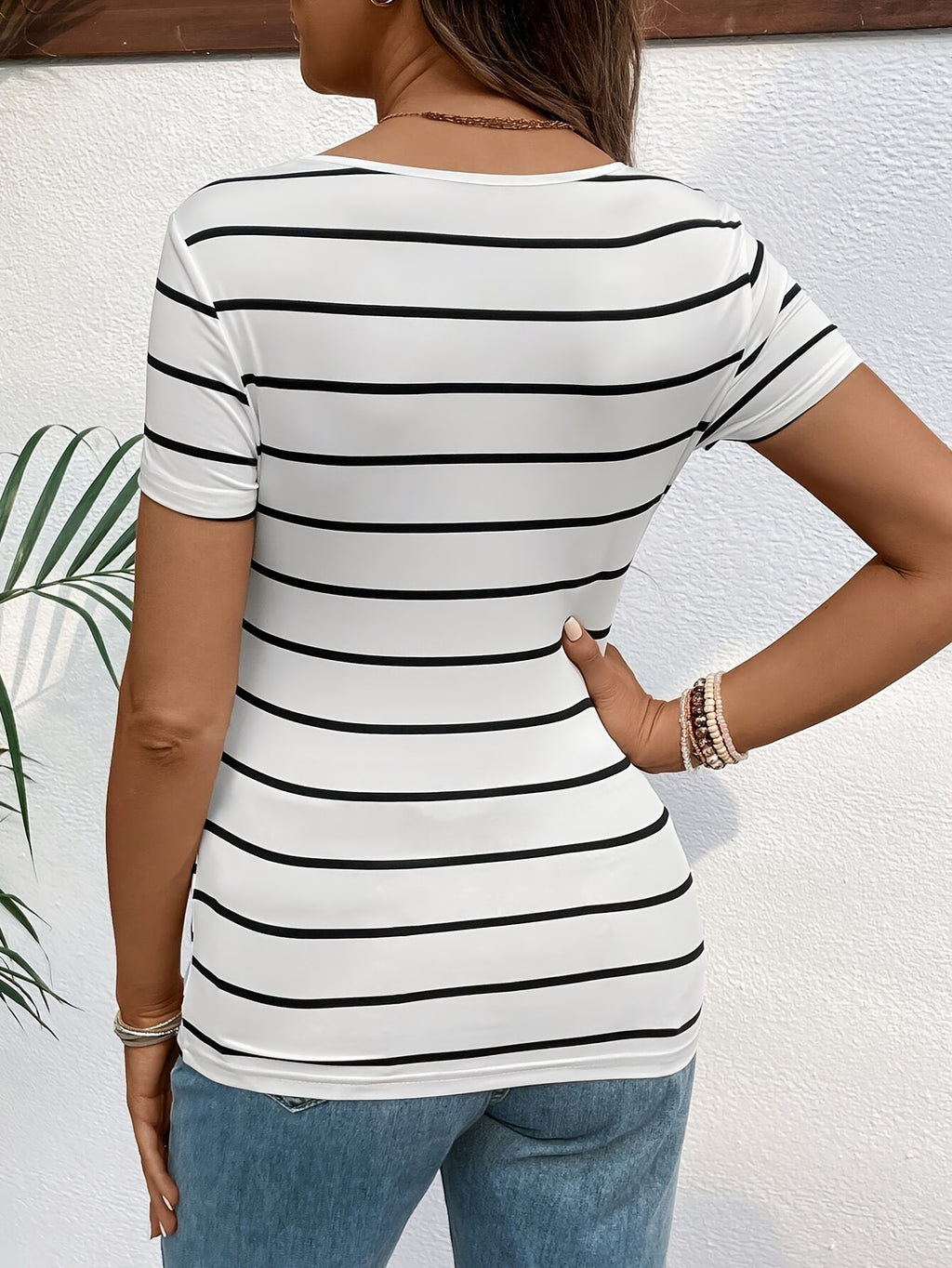 Clean Side Silhouette of Striped Maternity Tee - Sleek and Stylish Summer Outfit - Fanghuang