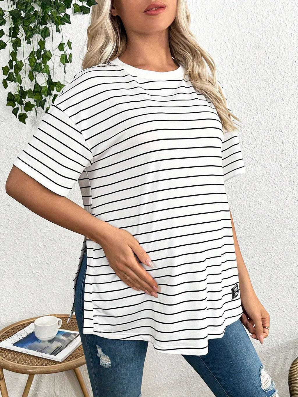 Flattering Horizontal Striped Maternity Tee - Casual Loose Fit Style for Summer - Fanghuang