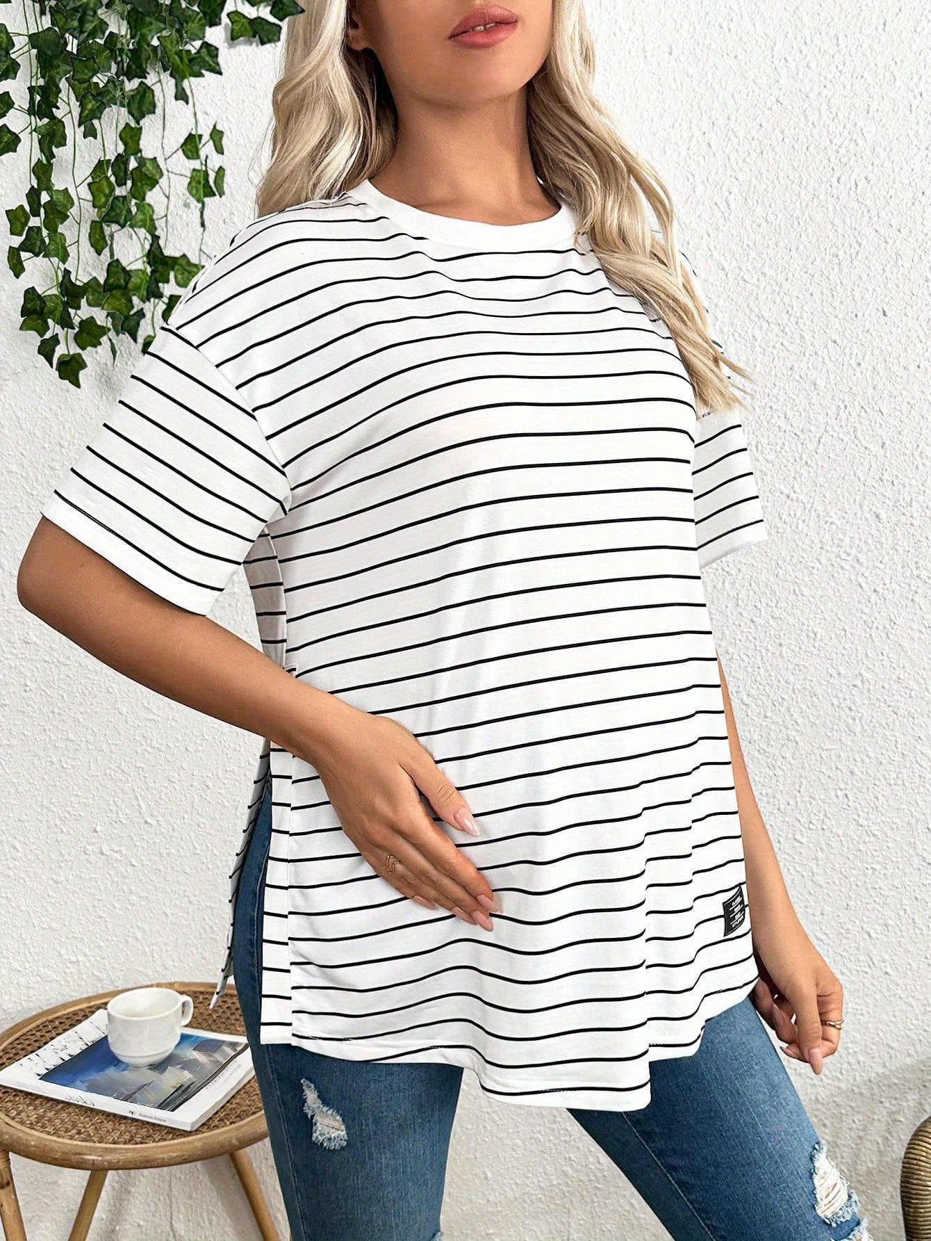 Flattering Horizontal Striped Maternity Tee - Casual Loose Fit Style for Summer - Fanghuang