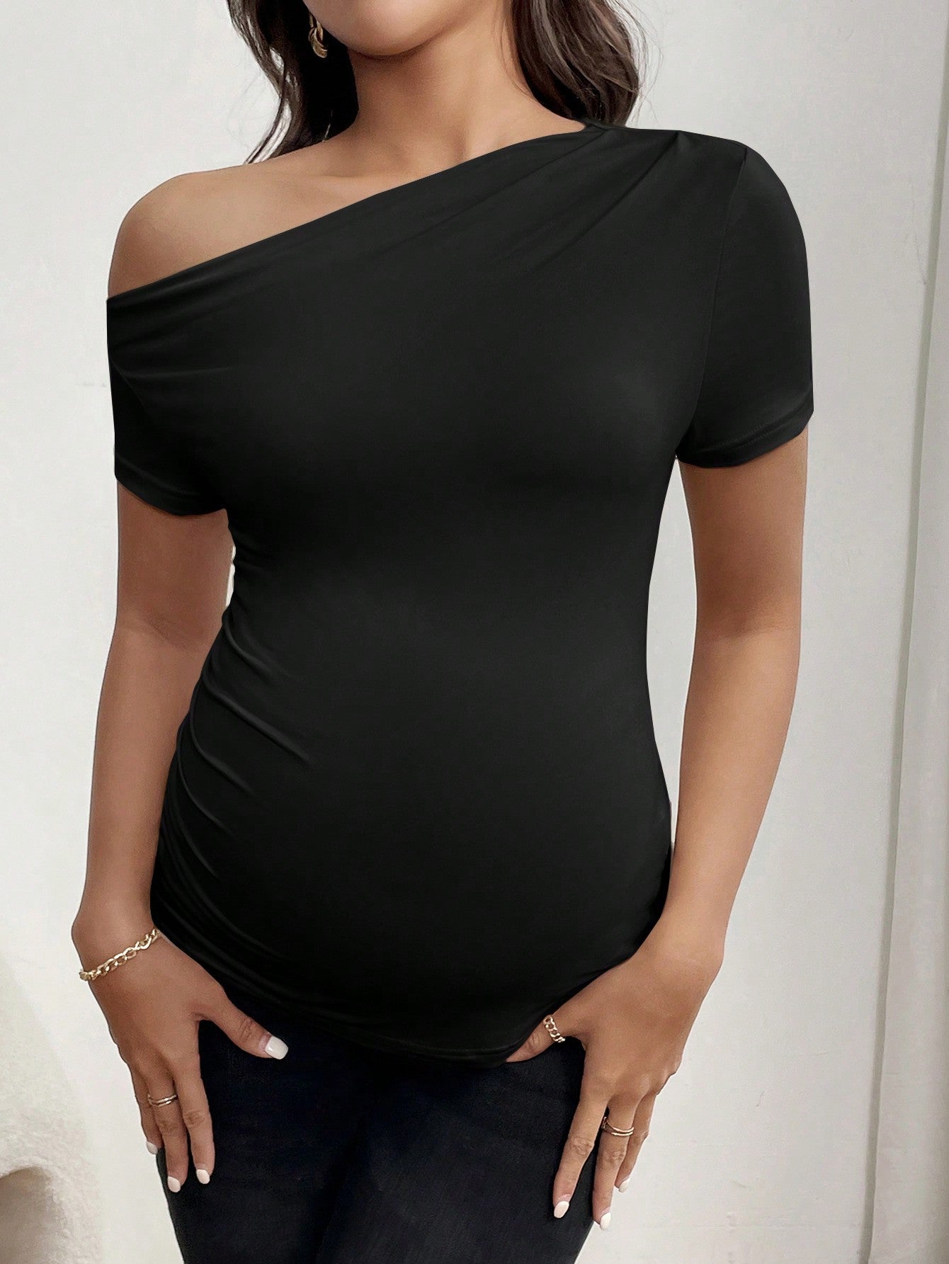 Flattering Slim Fit Silhouette with Asymmetrical Neckline - Elegant Black Maternity Activewear - Fanghuang