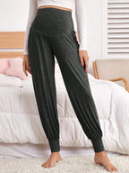 Adjustable Elastic Waistband for Custom Fit - Comfortable Maternity Sweatpants Detail - Fanghuang